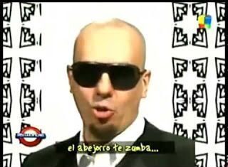 Yayo imitando a Pitbull