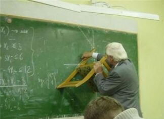 Imagen Curiosa: Una Silla sirve para mucho.
