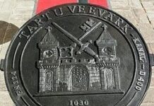 Hombre italiano abre museo de tapas de alcantarillas