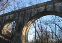 Cazador de fantasmas muere arrollado por un tren