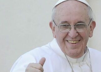 El Papa lanza una Encuesta Mundial para Pedir Opinión a los Católicos El Papa lanza una Encuesta Mundial para Pedir Opinión a los Católicos
