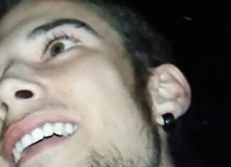 Un Joven se Queda Dormido en el Váter de una Discoteca Un Joven se Queda Dormido en el Váter de una Discoteca