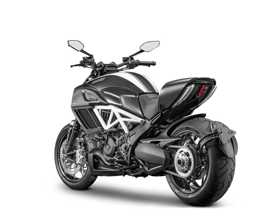 2014-Ducati-Diavel-021