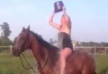 El Accidentado Reto del Ice Bucket Challenge sobre un Caballo El Accidentado Reto del Ice Bucket Challenge sobre un Caballo