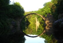 El extraño puente Rakotzbrücke