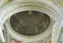 Anamorfismo en lugar de cúpula.