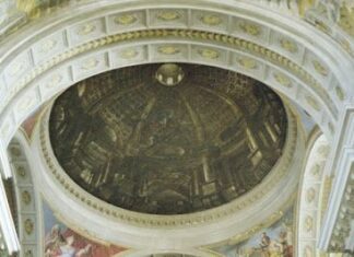 Anamorfismo en lugar de cúpula.