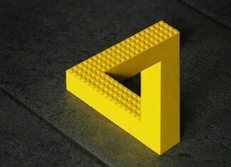 Triangulo de Penrose hecho con Lego