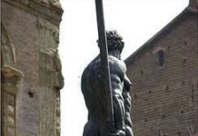 La estatua de Neptuno , en Bolonia desde otra perspectiva
