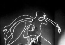 Picasso pintando con luz