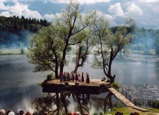 Ilusion optica.Levitando sobre el lago