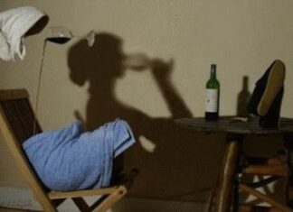 Ilusion optica. Fantasma bebiendo vino.