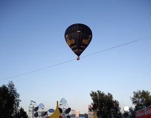 Ilusion optica . Teleferico -globo?