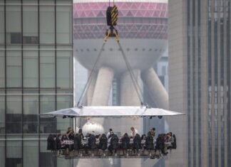 Restaurante colgante a 50 metros entre Rascacielos