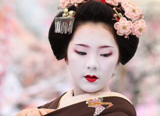 5 CURIOSOS USOS de los LABIALES a lo largo de la historia Pinta Labios