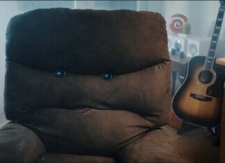 PELÍCULAS DE TERROR bizarras: objetos cotidianos que asesinan gente Killer Sofa